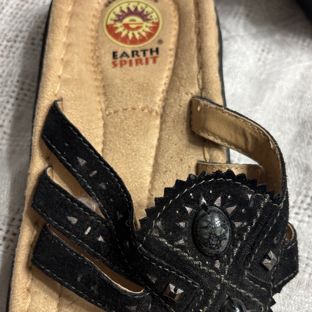 Earth‎ Spirit Women's Black and Beige Sandals - Picture 3 of 12